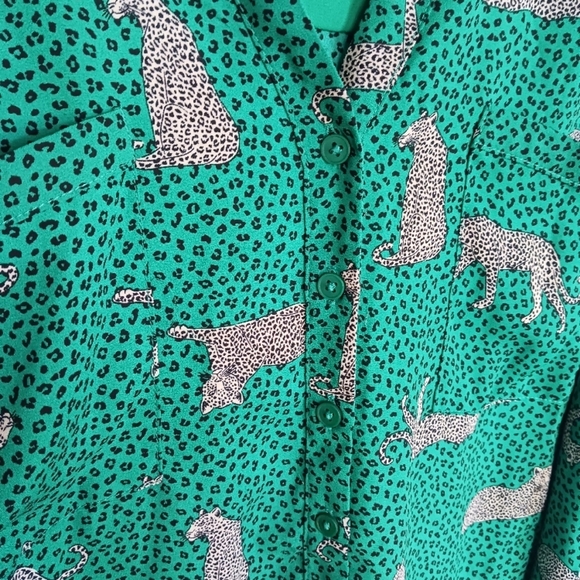 Torrid Green V-Neck Sleeveless Blouse - Picture 6 of 9